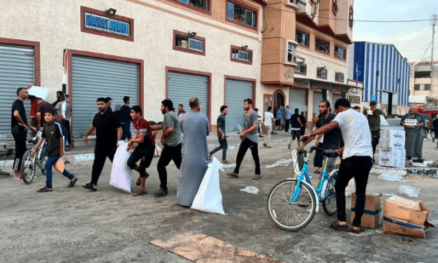 Gazans at ‘breaking point’ as aid centres looted, UN agency says